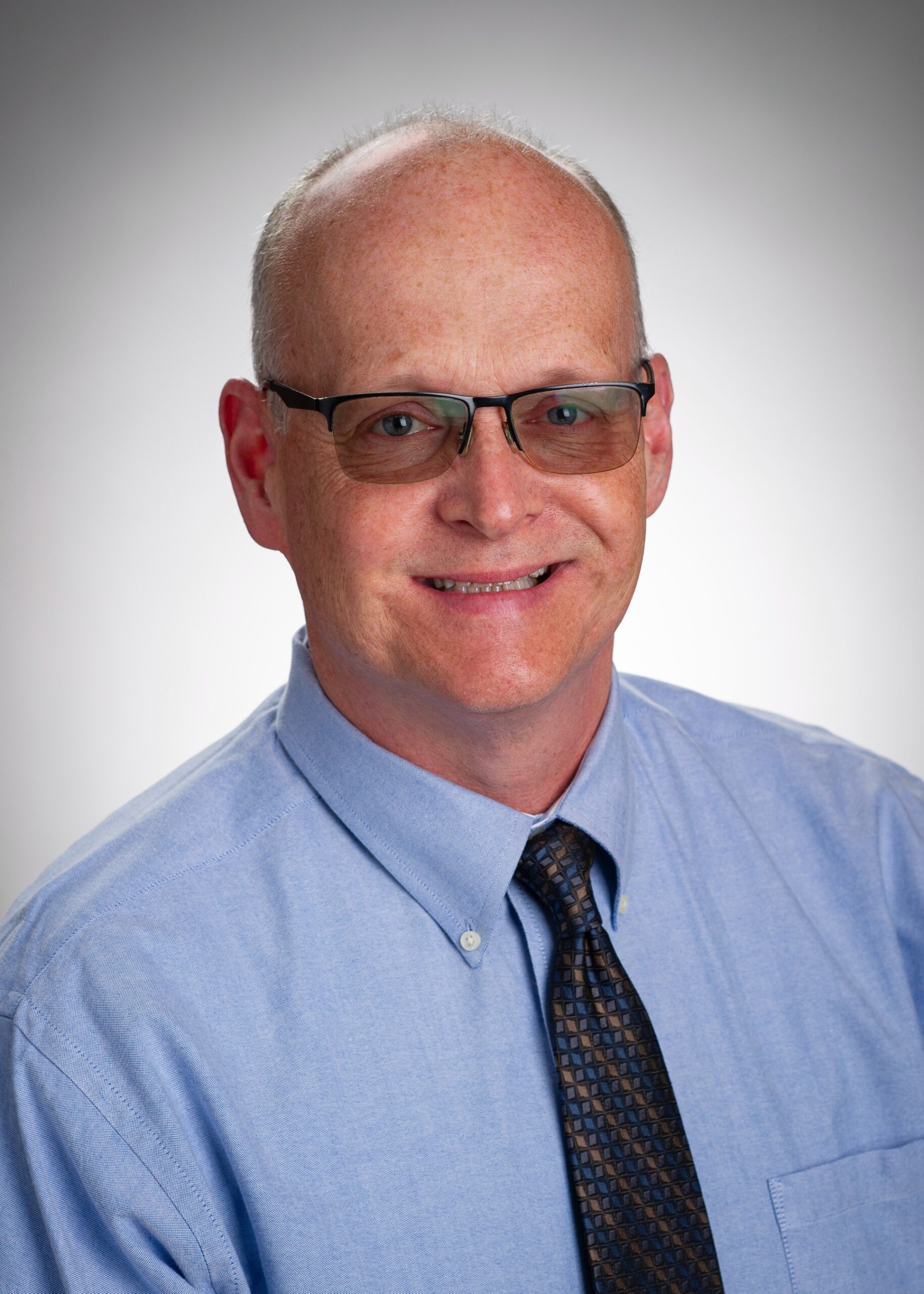 Dr. Joseph Peabody attended the University of Illinois College of Medicine. He completed two residencies: one in internal medicine at Lutheran General Hospital, where he served as chief resident, and the other in emergency medicine at the University of Chicago. After practicing emergency medicine for over 20 years, he is excited to join the team at Union Wellness Centers, where he can focus on keeping members well by preventing emergencies and illness. Dr. Joe strives to partner with each individual patient to create a personalized health plan centered primarily on proven and effective diet and lifestyle interventions, as well as medications and additional treatments when necessary. Dr. Joe lives in Arlington Heights with his wife, Gigi, and two sons. Outside of medicine, he enjoys photography, exploring the outdoors, gardening, and spending time with family and friends.